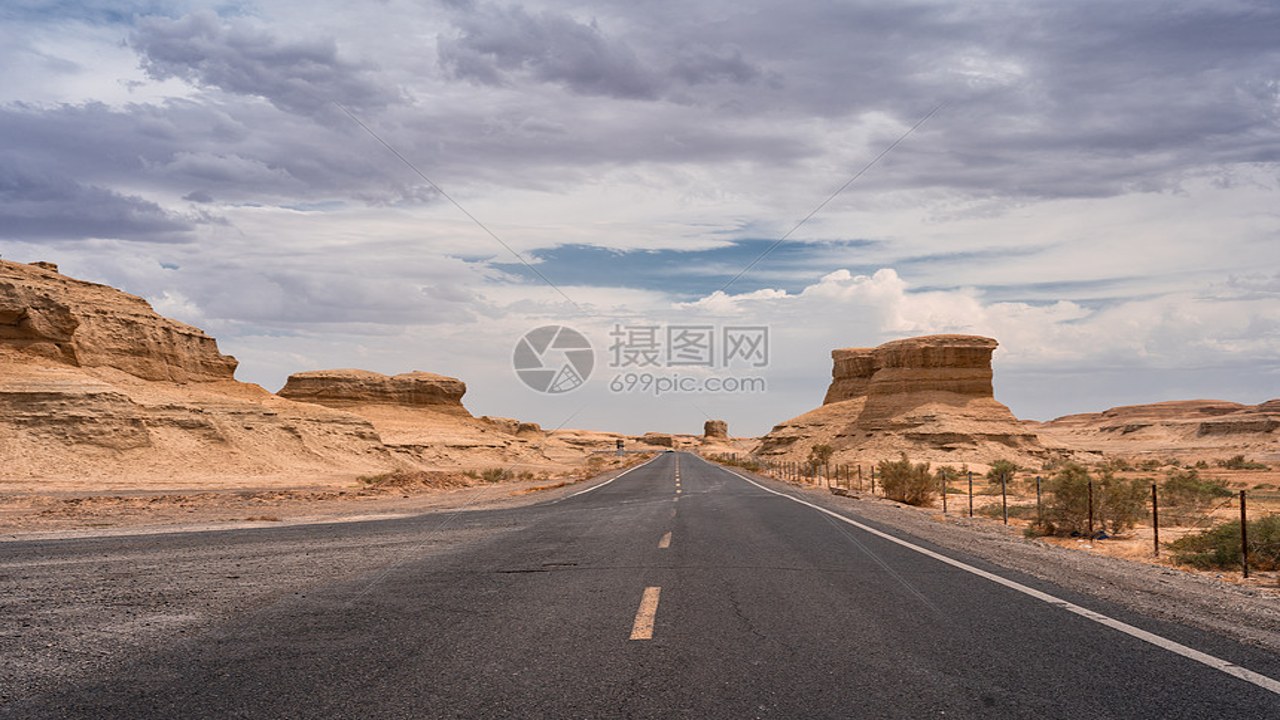 新疆南疆环线自驾沿途戈壁公路与夕阳美景实拍