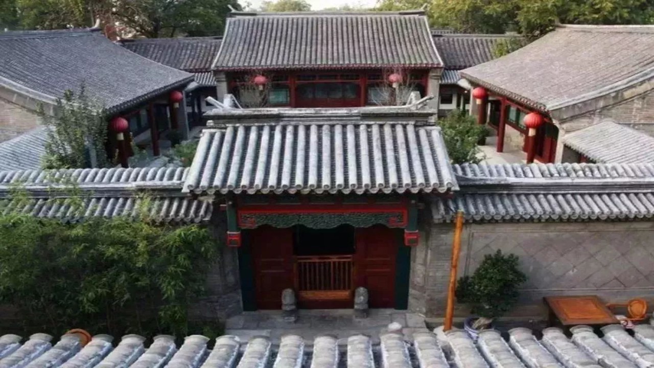 北京乾园四合院外观全景及内部庭院环境展示,体现古朴典雅氛围