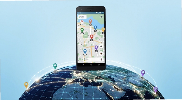 Fake Location��������չʾͼ��������һ����׿�ֻ������ڳ��󻯵ĵ����Ϸ����ֻ���Ļ��ʾ��ͼ����Ͷ����λ��ǵ㣬��������з������������Ӹ����������꣬������ǳ��ɫ���䣬������ֿƼ����ݸ�