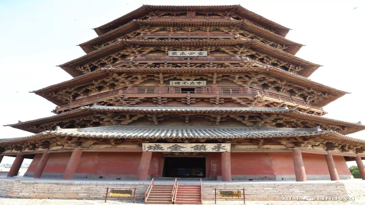 铸剑大师安卓移植版游戏主界面展示,包含角色选择与地图入口,高清截图