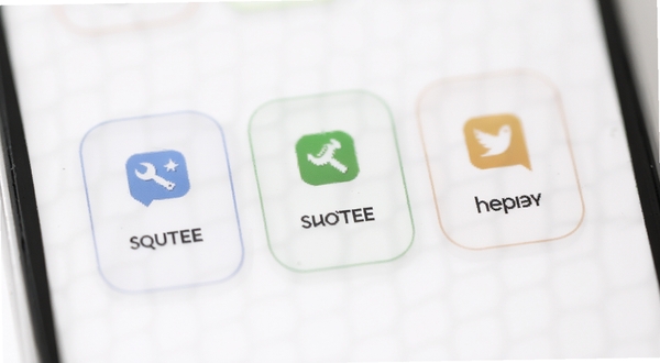 Squtee ���ܿ�Ƭ��д����������չʾ����Բ�Ǿ��ΰ�ť���ֱ��ע���ù���ͼ�꣬����Ϊ���ף�������ͣ�ͻ����������Ƹ�