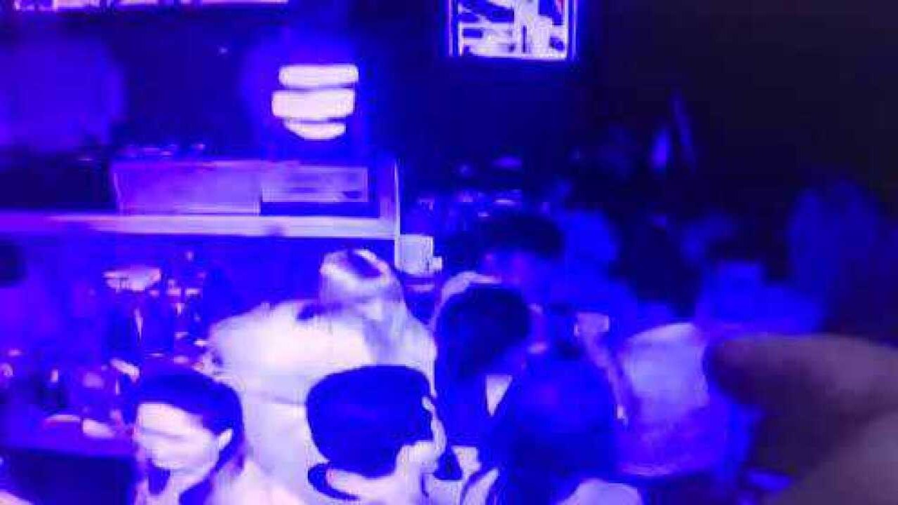 ���ƾưɴ��(Drunkn Bar Fight) �ư��ڶ��˼��ҳ�ͻ ��ػ��� �����ֳ� ���η���