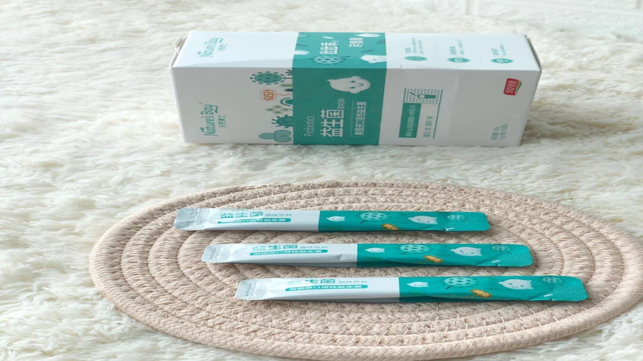 宝宝饮用益生启萌益生菌后的便便状态对比