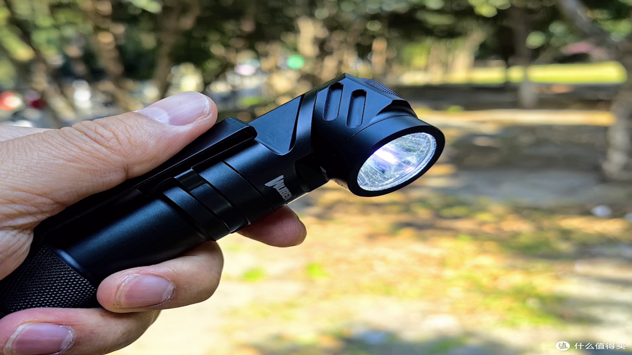 �ֵ�ͲFlashLight��ˤ���Լ���ˮ����ϸ��չʾ