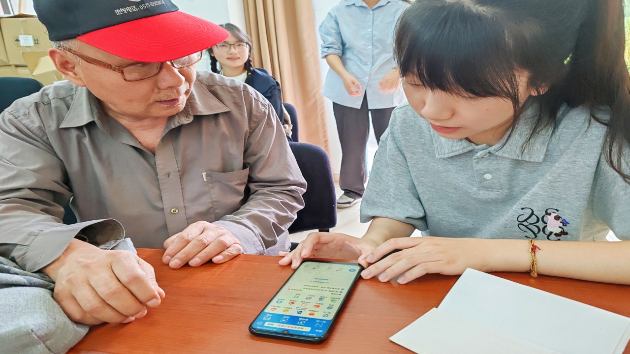 链老生活用户真实使用场景与社区互动截图