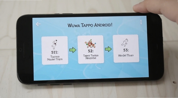 Wuwa Tappo Android版 新手引导界面,手机屏幕显示简洁的步骤提示与箭头指引,背景为淡蓝色渐变,画面风格清爽,突出易上手特点