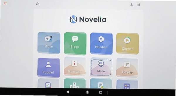 Novelia软件主界面展示图,画面中央是清爽的卡片式功能布局,背景为浅灰渐变,突出Novelia品牌标识与安卓手机使用场景