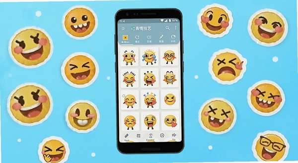 软件核心全貌展示,画面中央放置一部安卓手机,手机屏幕上显示表情技艺软件主界面,界面中有多个表情包模板缩略图和编辑工具栏,手机周围散落着各种卡通表情元素和贴纸图标,背景为明亮的渐变浅蓝色区域,整体风格活泼清新,适配Boogu模型生成