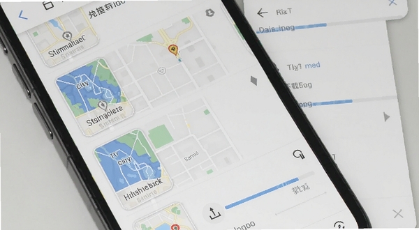 手机地图导航离线地图下载管理界面,展示多个城市地图包列表与下载进度条,浅色背景,界面清晰整洁