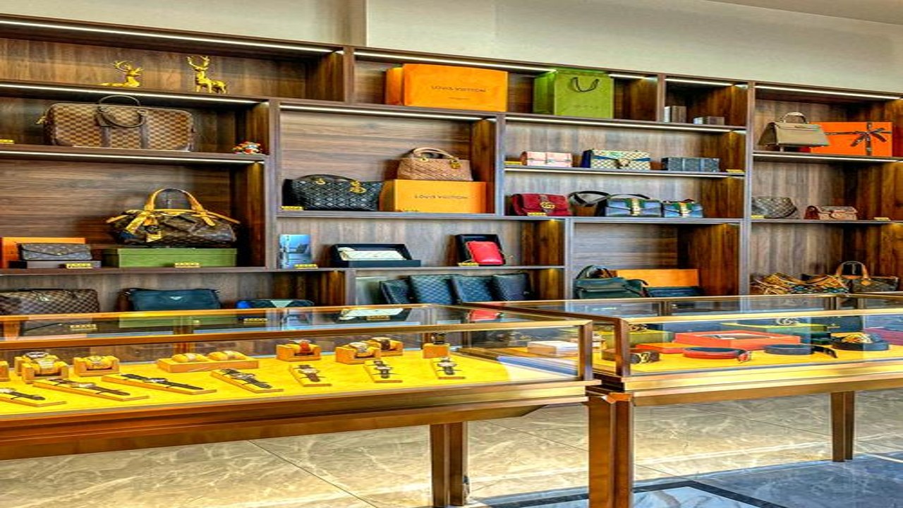 Deluxe Stores 高端精品店内部陈列与选购环境展示