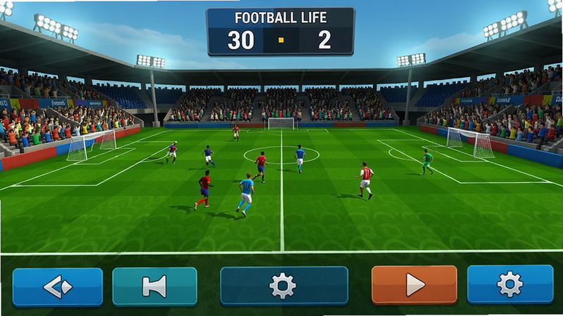 Football Life Soccer Simulator 游戏主界面截图,展示球场全景、球员跑动、比分牌和操作按钮,画面色彩鲜艳,背景为虚拟足球场,适合作为游戏预览图。