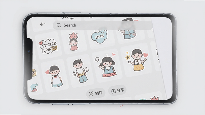 一个手机屏幕上显示Sticker Link安装成功后的主界面,顶部有搜索栏,中间展示贴纸列表,下方有“制作”和“分享”按钮,背景为浅灰色,整体简洁清晰。