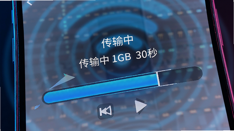 展示安卓软件秒传助手传输文件的蓝色速度条动画特写,手机屏幕显示“传输中 1GB 30秒”,背景是Wi-Fi信号波纹,强调极速传输,赛博朋克风格,高饱和度,细节丰富。