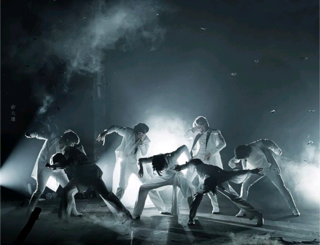 Weverse Backstage ������ֱ̨�� �ֳ���Ƶ�ϼ�