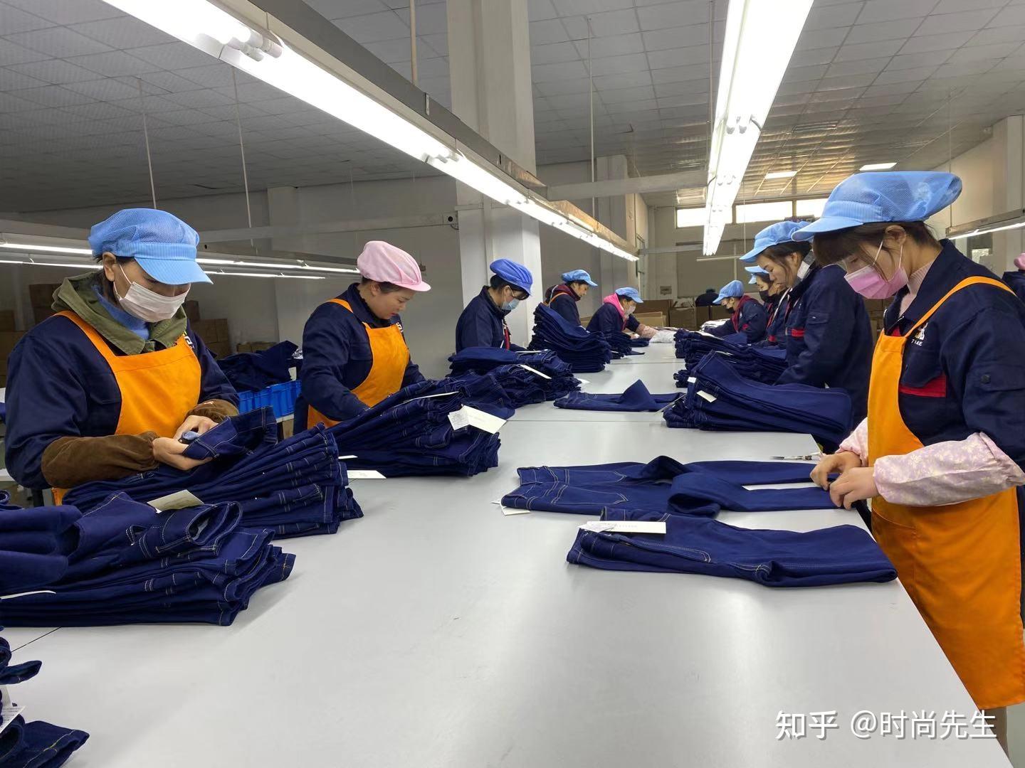 知服定制 团体服装 批量定做 生产车间