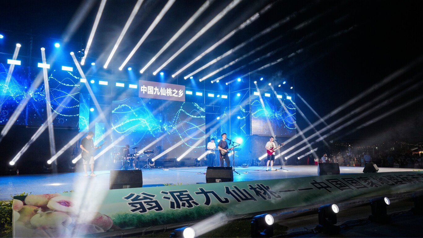 仙桃音乐节演出阵容与舞台灯光效果