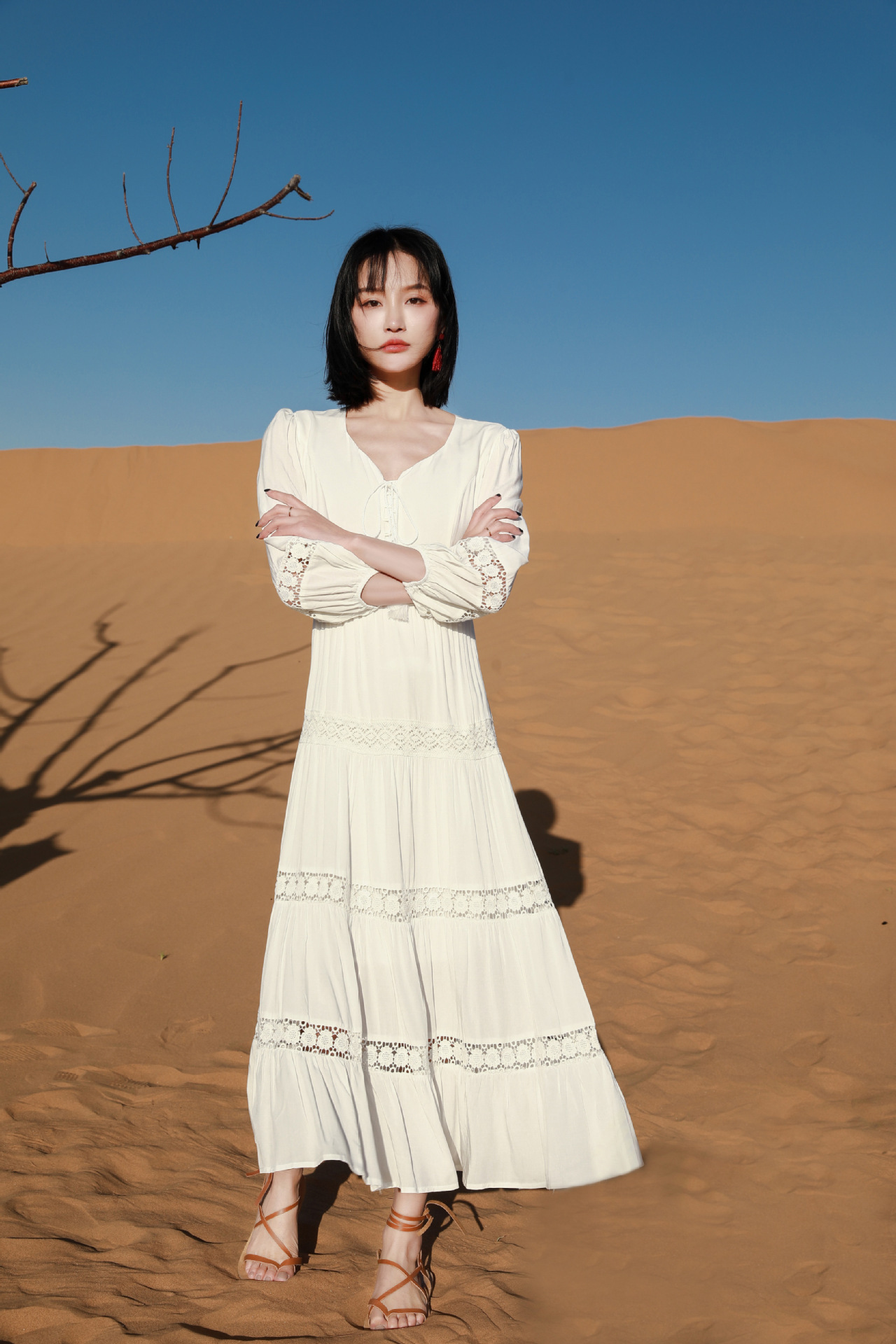 色彩漫游ColorWander海边白色长裙穿搭示范