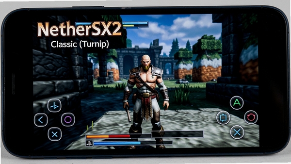 NetherSX2 Classic (Turnip) ģ����������չʾ���ֻ�����ģʽ����Ļ����ʾPS2��Ϸ��ս�񡷵�3D����������Ϊ��̬����Ϸ���棬����ɫ��ƫ����ͻ���ֻ���Ļ���ȣ�ǰ�����ֻ��߿򣬻�����������Ϸ����ʹ��ذ��������ֱ�עNetherSX2 Classic (Turnip) logo�����дʵ�����壬��Ϸ����ϸ�ڷḻ