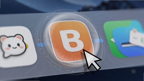 BitDock Dock栏图标放大动画效果特写,画面聚焦于屏幕底部的Dock栏,鼠标指针悬停在一个图标上,图标平滑放大并带有弹性回弹效果,周围图标略微缩小以作衬托,背景虚化,突出图标的精致质感和动画的流畅度