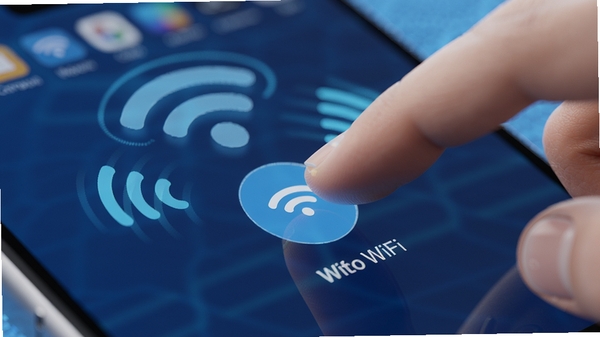 ����WiFi����Կ��һ�����ӹ�����д����ָ�����Ļ�ϵ����Ӱ�ť����ΧWiFi�ź�ͼ����˸�������黯������ͻ�������������ٶȸУ�����ɫ����Booguģ������