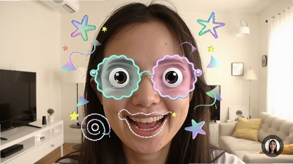 YouCam��Ƶ��Ч������ʾ�������������沿������Ȥζ������ߺͶ�̬װ�Σ�����Ϊ���������ڻ�����չʾʵʱ��Ч׷��Ч��