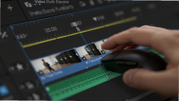 Video Studio Express 时间线编辑操作特写,鼠标拖动视频片段,显示磁吸对齐的辅助线,背景为软件界面深灰色调,强调操作的精准与流畅