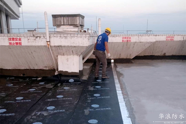 FloatDeck 防水性能实测现场