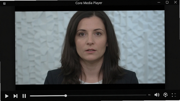 The Core Media Player ������Ԥ��ͼ����ɫ������������Ƶ�����������Ÿ�����Ի��棬�ײ��Ǽ��ĺ�ɫ����������������/��ͣ�����������������ڵȰ�ť���������ִ���רҵ�����κ������ڵ�