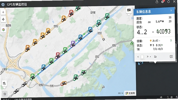 GPS������ط�������ͼ���λ��ʾ���棬�������ͼ��ֲ��ڲ�ͬ·�Σ��Ҳ൯��������Ϣ��Ƭ��չʾ�ٶȡ�����״̬������