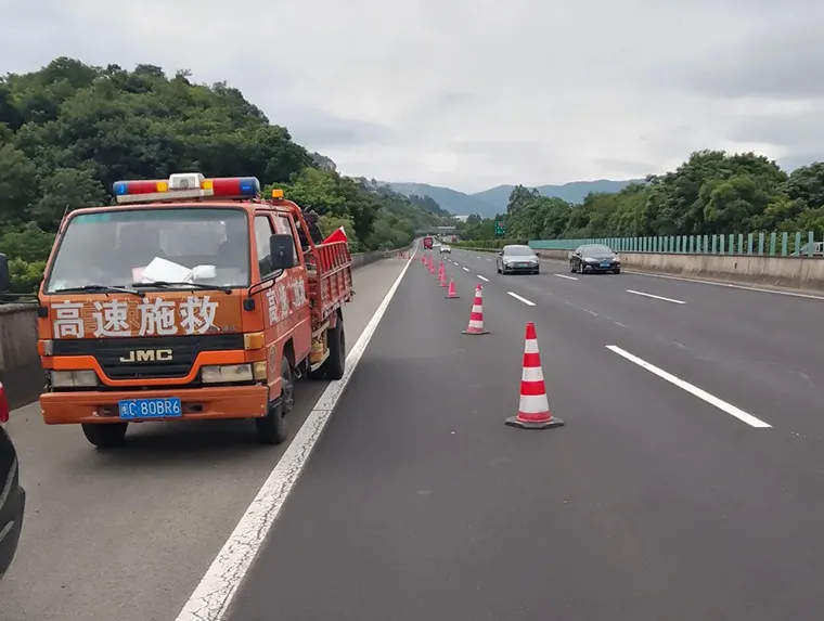 车主安全出行 高速行驶 紧急情况处理经验