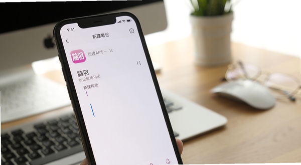 ����App���ټ�¼���ܽ��棬�ֻ���Ļ��ʾ����Ӧ�õ��½��ʼ�ҳ�棬������ڼ���״̬�������˸���Ա��������ͼ���ʶ������Ϊ�칫���泡���������������