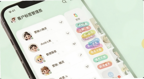 Ӫ��С����ͻ���ǩ�������棬�ֻ���Ļչʾ��ϵ���б����ɫ��ǩ���࣬���������͵�ǳ��ɫ��������ǩ��Բ�Ǿ��γ��֣������Ӿ���ˬ��ͻ�����������������
