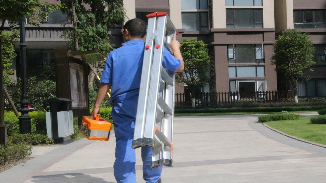 得倍德物业 维修师傅上门服务 业主报修场景