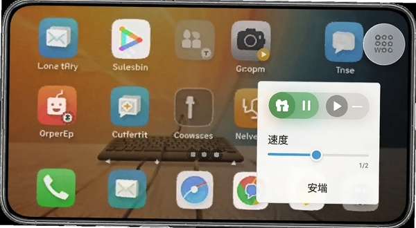 免费自动连点点击器悬浮窗控制面板展示,手机屏幕右侧边缘有一个半透明圆形悬浮按钮展开后的控制菜单,包含开始暂停速度调节等选项,背景为手机桌面