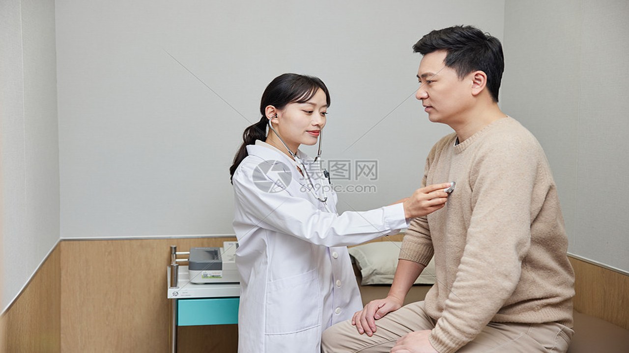 阿强诊所 医生问诊 听诊 基础检查