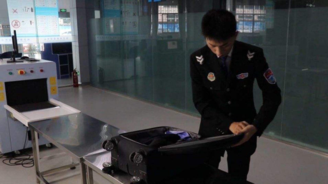 安检模拟器2 行李安检机检查 开包检查玩法