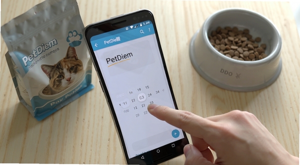 PetDiem �ֻ������ӳ����ճ̵Ĳ��������ͼ������չʾһ����׿�ֻ���Ļ������ͣ������������ҳ�棬��ָ�����ʱ��ѡ����������Ϊǳɫľ�����棬�Ա߷���һ��è����һ�������룬������ͣ�ͻ������ָ����