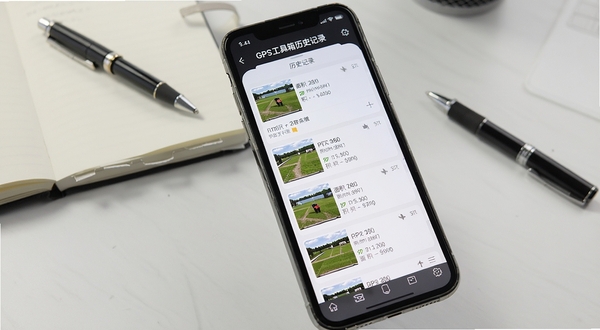 �ֻ���Ķ��GPS��������ʷ��¼�б����棬�ֻ���Ļ��ʾ�����ؿ������¼��ÿ����¼��������ͼ��������ݣ������Ǽ��İ칫���棬�бʼǱ��ͱ�