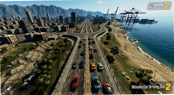 Ultimate Car Driving Sim 2 开放世界地图俯瞰视角,画面展示城市主干道与海岸线交汇处,多辆不同颜色车辆行驶在各自车道上,背景有远山和码头起重机,阳光明媚,高饱和度写实风格,强调地图规模与地形多样性
