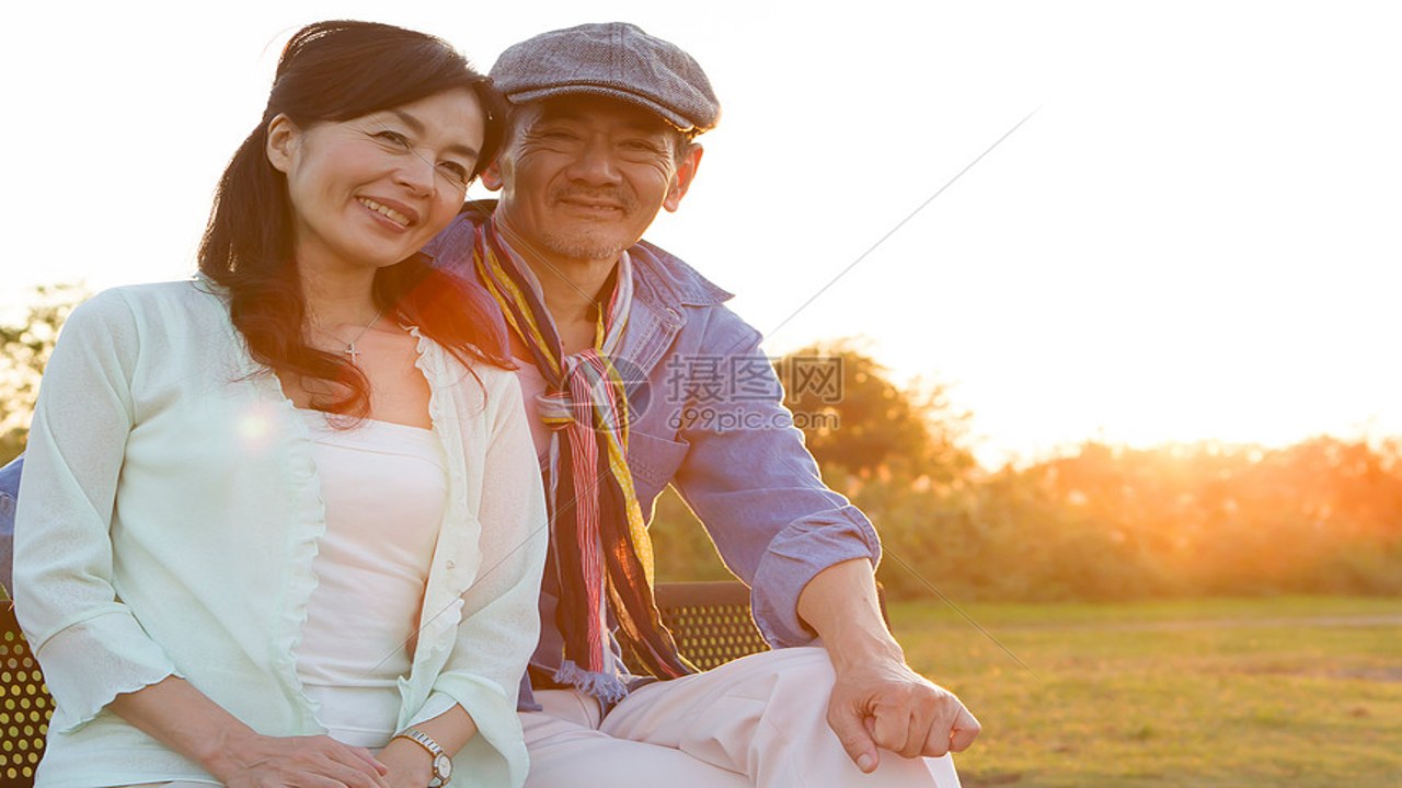 中年夕爱 夫妻牵手 温馨陪伴 情感连接