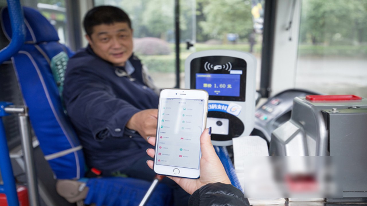 ����������app�ڹ���ɨ�����籣��ѯ����չʾ��ͻ����������