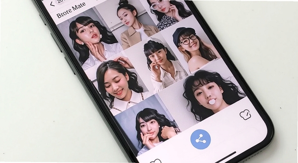 B612��ߴ�罻�������棬�ֻ���Ļ��ʾ����������Ƭ���У��·��з�����ťͼ�꣬����Ϊ����ɫ����