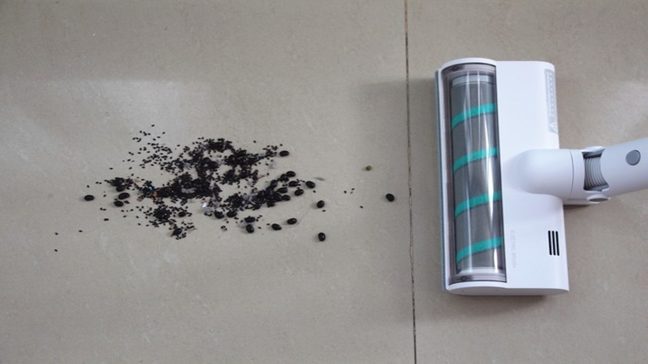 家居死角微清理 吸尘器与静电拖把使用细节