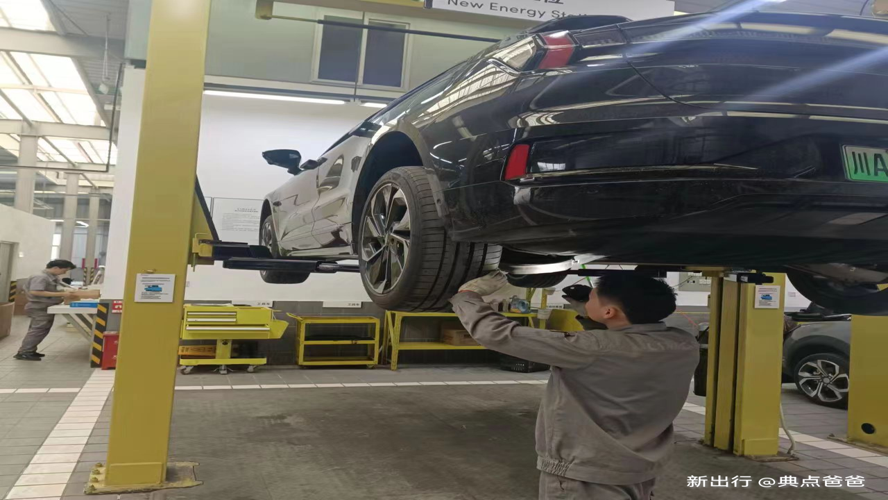 My Classic Car我的老爷车 日常保养更换橡胶件与检查电瓶场景