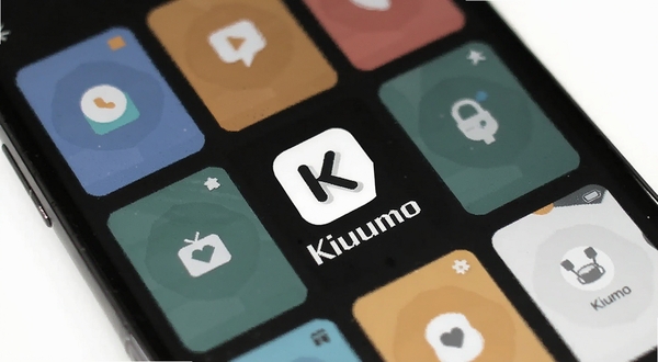 Kiumo���򽻻�������д���ֻ���Ļ��ʾ��ƽ����Ʒ��Ĺ��ܿ�Ƭ�������ɾ���ˬ��ͻ��Kiumo����������ͼ�꣬�ʺ���������չʾ��ͼ