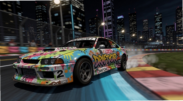 DRAFTYCAR 2 涂鸦赛车在霓虹城市赛道上漂移,车身布满彩色喷漆涂鸦,背景是夜晚的都市高楼与路灯,画面动感十足,主体赛车位于画面中央偏左,背景区域为右侧及远景,适配Boogu模型生成