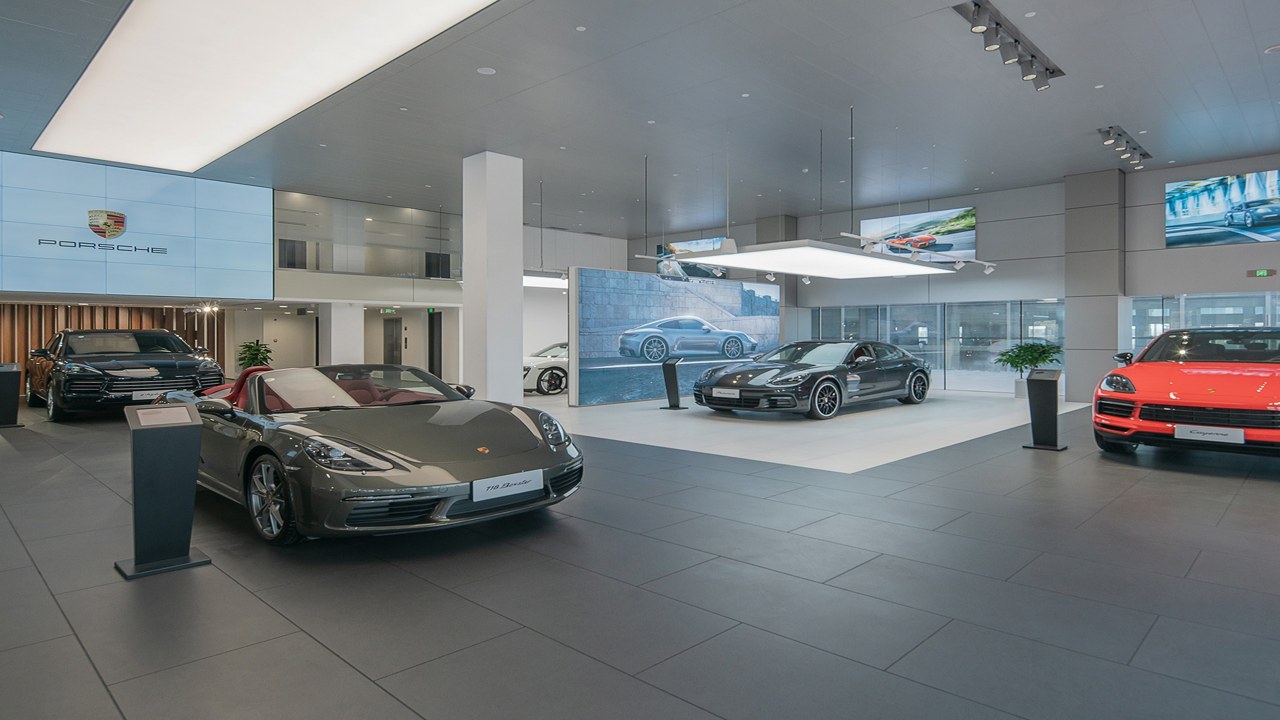 保时捷Porsche 4S店提车现场及销售咨询场景
