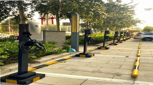 春城e路行+ 充电桩 实拍图