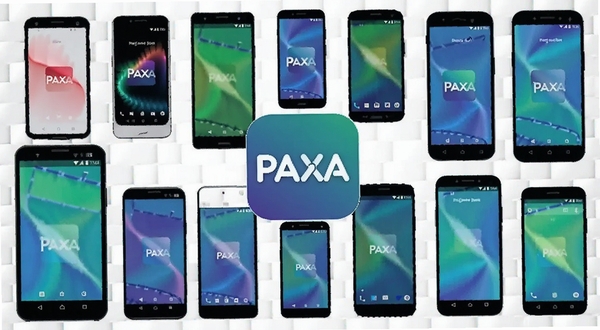 PAXA应用在多种不同尺寸安卓手机屏幕上流畅运行的合成图,画面中央是PAXA标志,周围散布各品牌手机轮廓,背景为科技感浅灰色网格,适配Boogu模型生成
